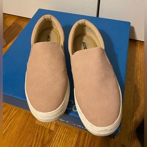 Women’s Soda Mauve Cobra Sneakers Size 8